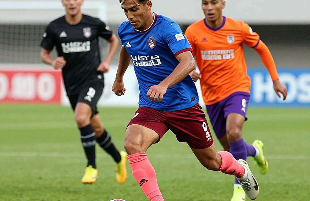 Javier Aguirre lật ghế ở Mestalla: Tín hiệu quyền lực hay nghi thức tâm lý của một người chữa cháy?