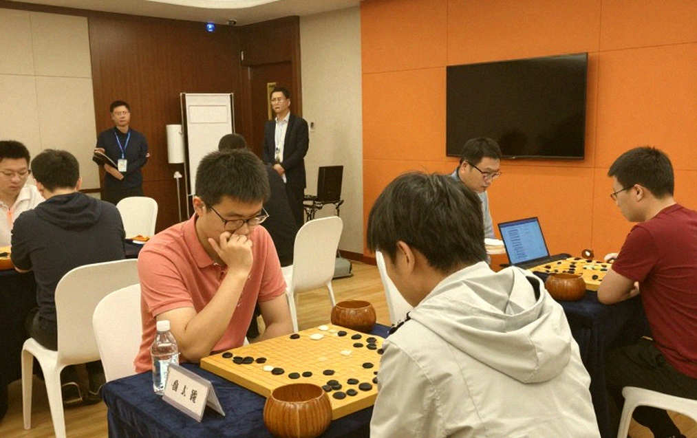 Turlov không phải chủ tịch FIDE: một cái tít mượn uy tín và một cỗ máy chưa ai đo